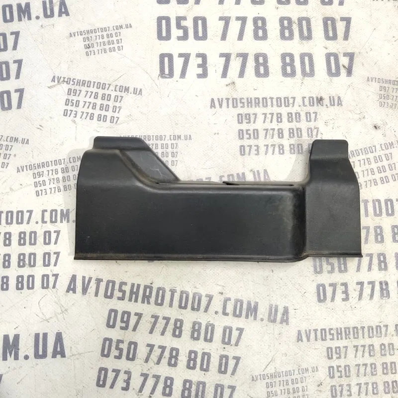 Накладка Mitsubishi Outlander XL 06-12 2.0 ліва OEM 7211a070