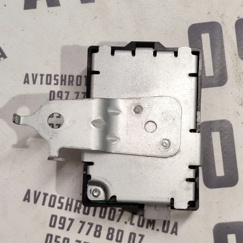 Блок керування дверями Toyota Corolla 06-13 OEM 8974012060