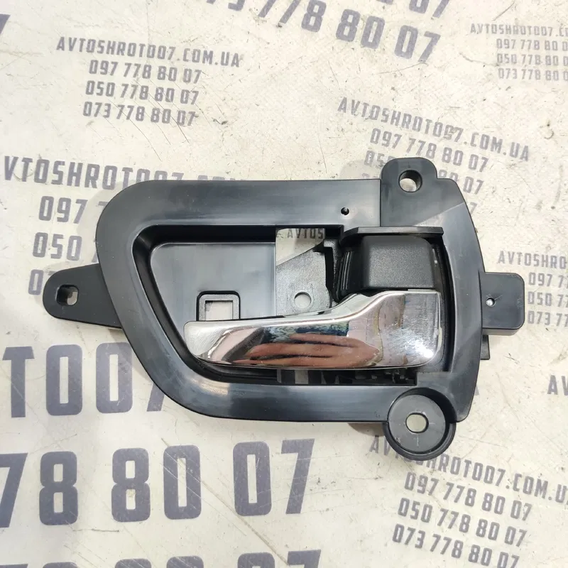 Ручка Mitsubishi Outlander XL 06-12 2.0D з.пр. OEM mn105360