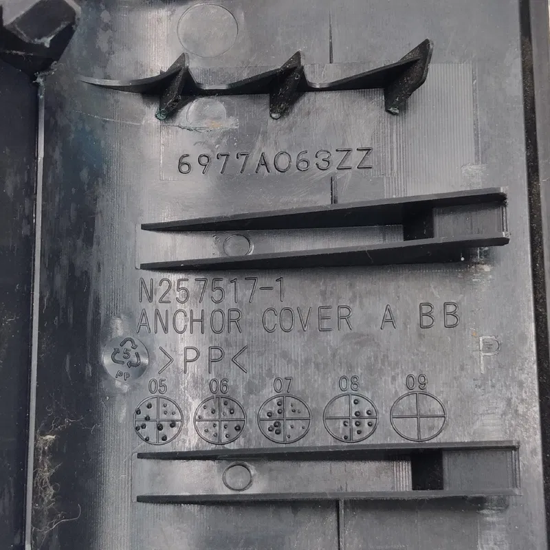 Накладка салон Mitsubishi Outlander XL 06-12 2.0D 6977a063zz