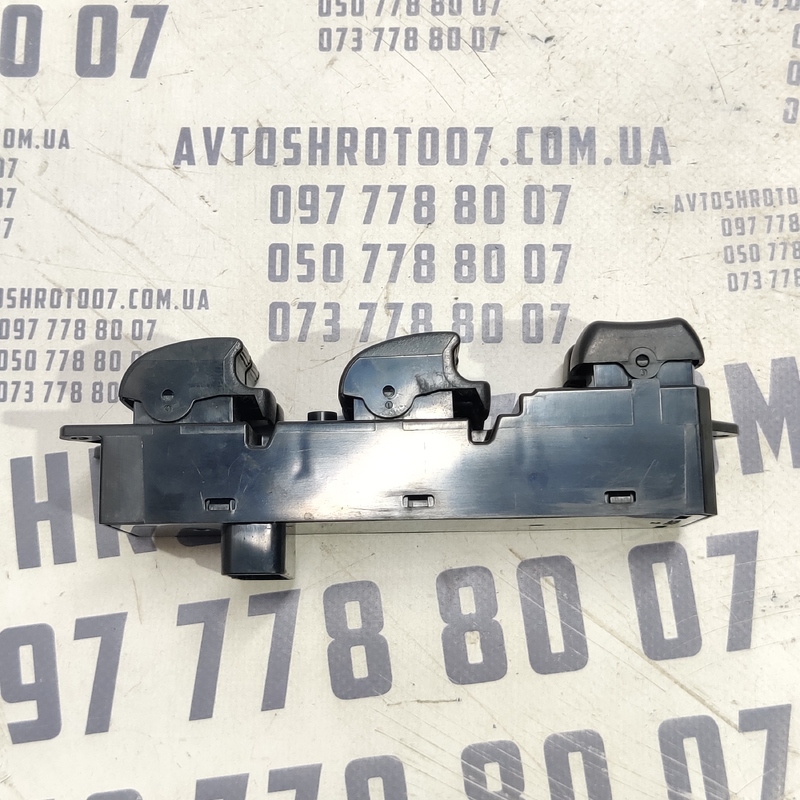 Блок кнопок Mitsubishi Outlander 06-12 2.0D лів OEM 8608a185