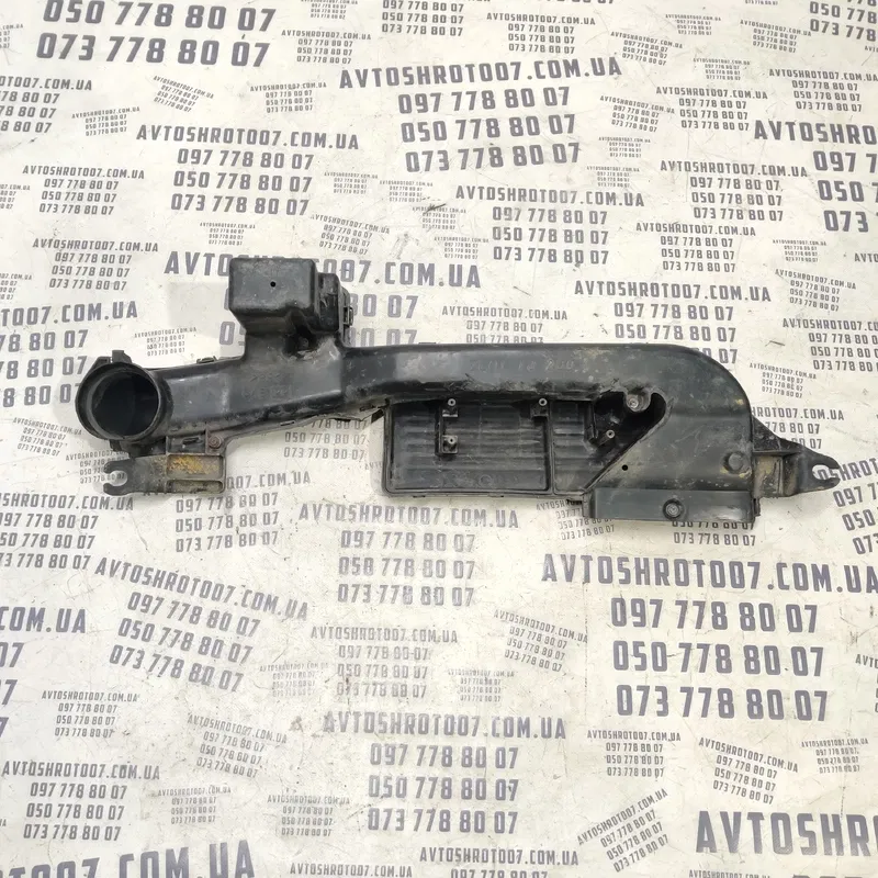 Патрубок повітряний Mazda Premacy (99-05) 1.8 FP Бензин
