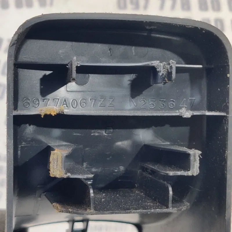 Накладка Mitsubishi Outlander XL (06-12) 2.0D OEM 6977a067zz