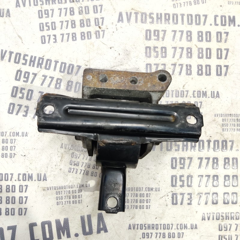 Подушка двигуна Mitsubishi Outlander XL (06-12) 2.0 D права