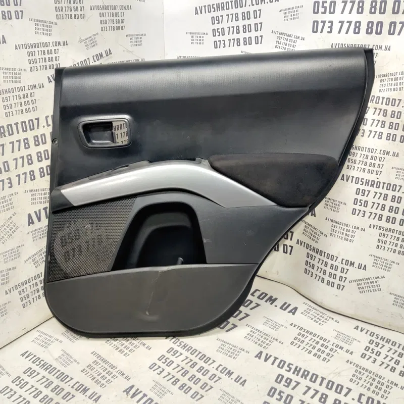 Карта задня права Outlander XL 06-12 2.0D OEM 7222a388xaq