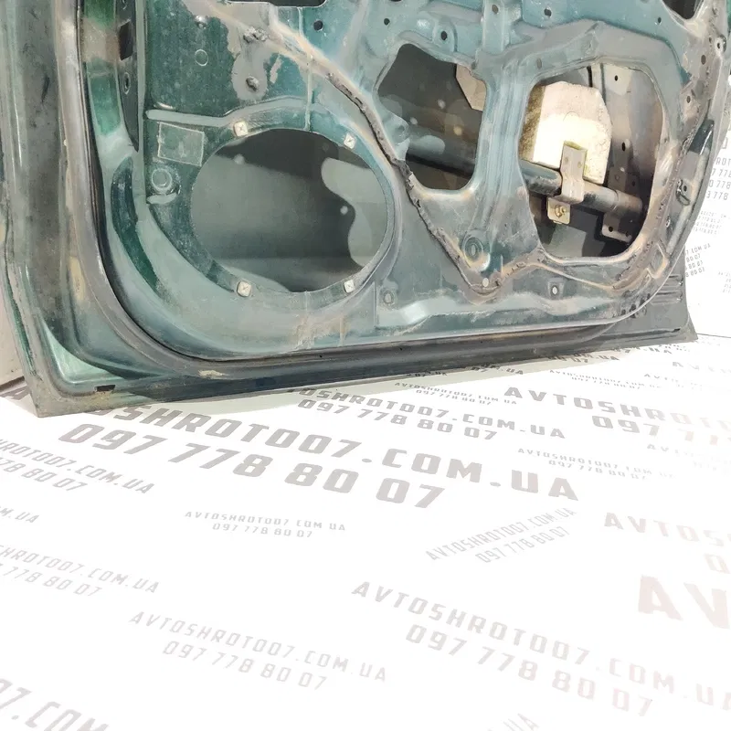 Двері передні праві Mazda Premacy (99-05) 1.8 Бензин