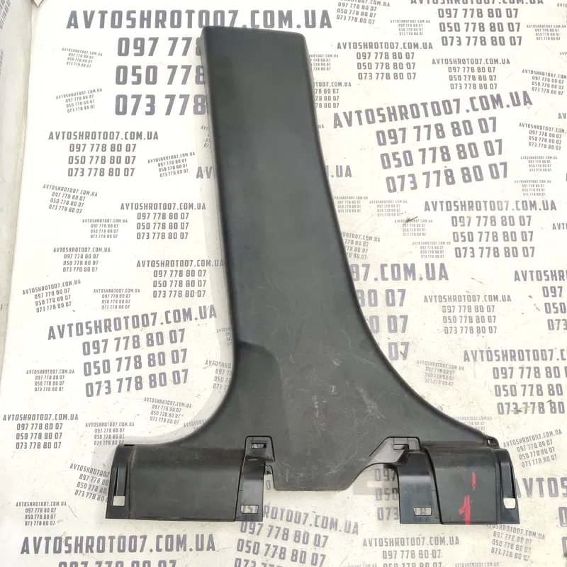 Накладка Mitsubishi Outlander XL 06-12 2.0D ліва 7211a053