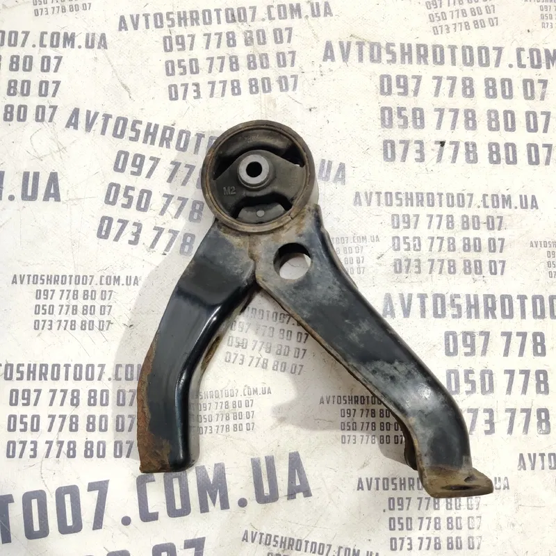 Подушка двигуна Mitsubishi Outlander XL 06-12 2.0D mn184059