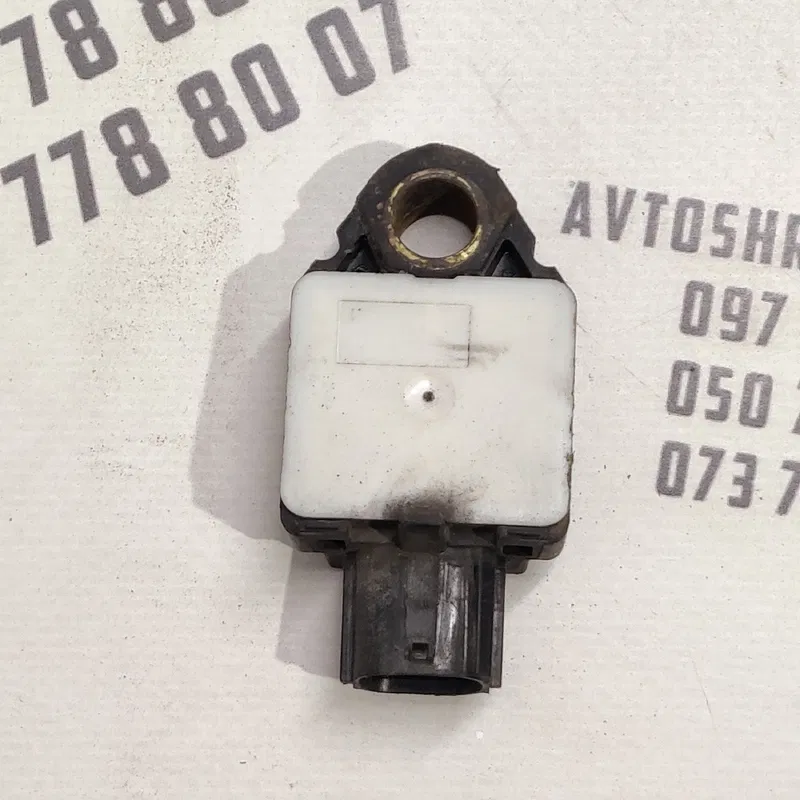 Датчик удару Mitsubishi Outlander XL 06-12 2.0d лів 8651a002