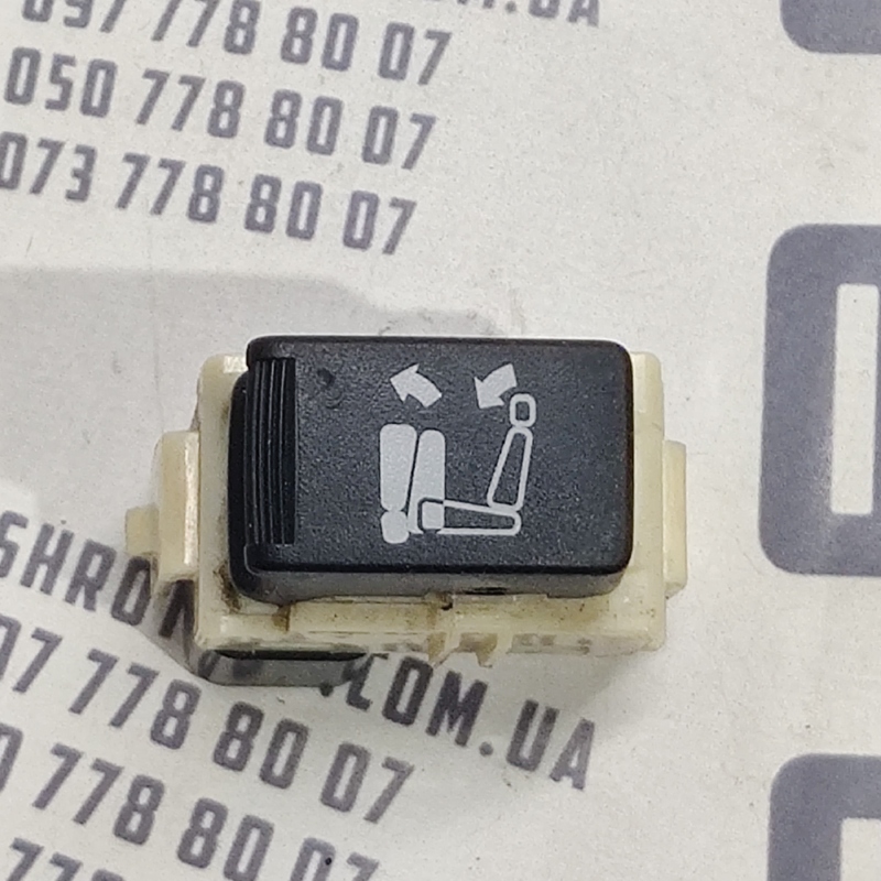 Регулятор сидіння Outlander XL 06-12 2.0D права OEM 8610a048
