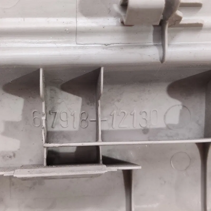Накладка порога Toyota Corolla 06-13 1.6 Ліва OEM 6791812130