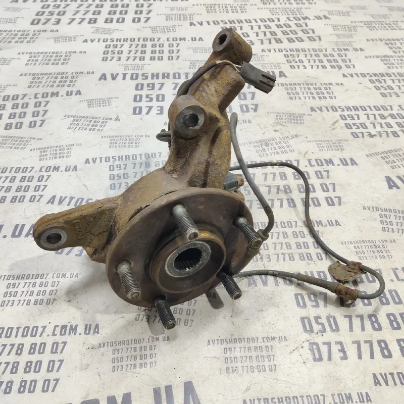 Цапфа Mazda Premacy 99-05 1.8Б передня ліва OEM C100261B0