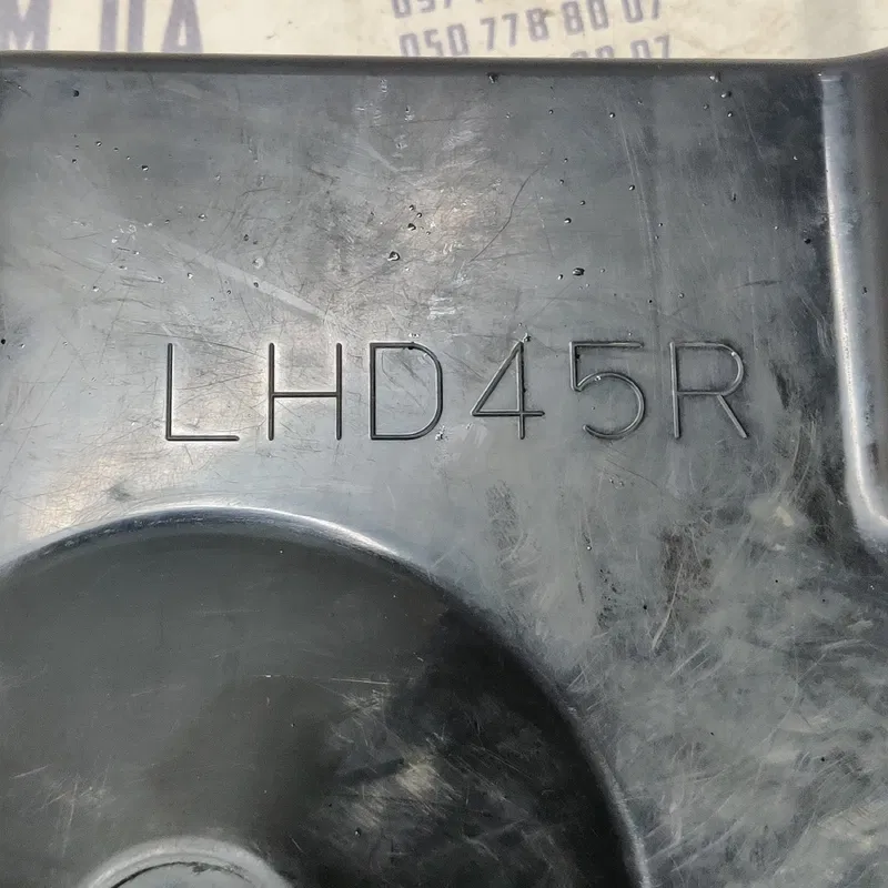 Накладка Mitsubishi Outlander 06-12 2.0D пр.ниж OEM 8002a052