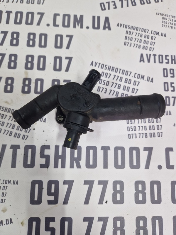 Корпус термостата Octavia Tour 1.6 бенз 96-10 OEM 06A121133D