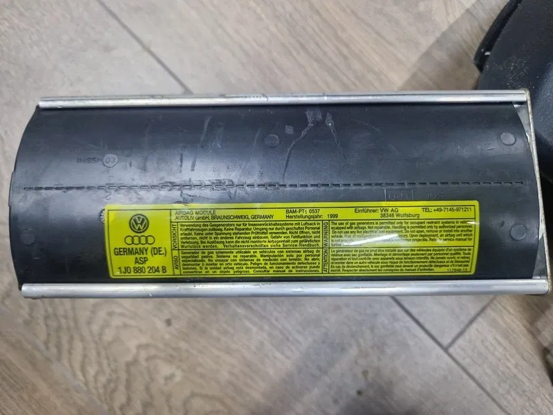 Airbag пасажира Skoda Octavia Tour 96-10 1.6 OEM 1J0880204B