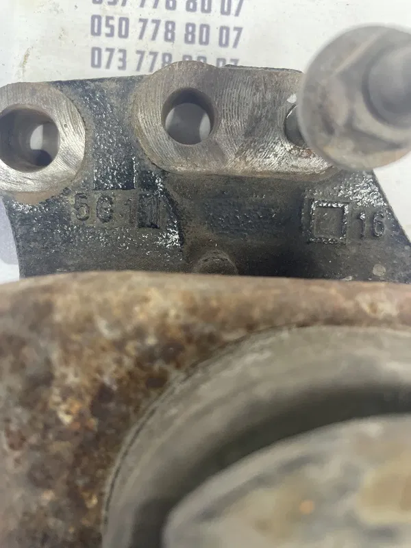 Кронштейн подушки двигуна Citroen C1 (05-14) 1.0 Бенз Права