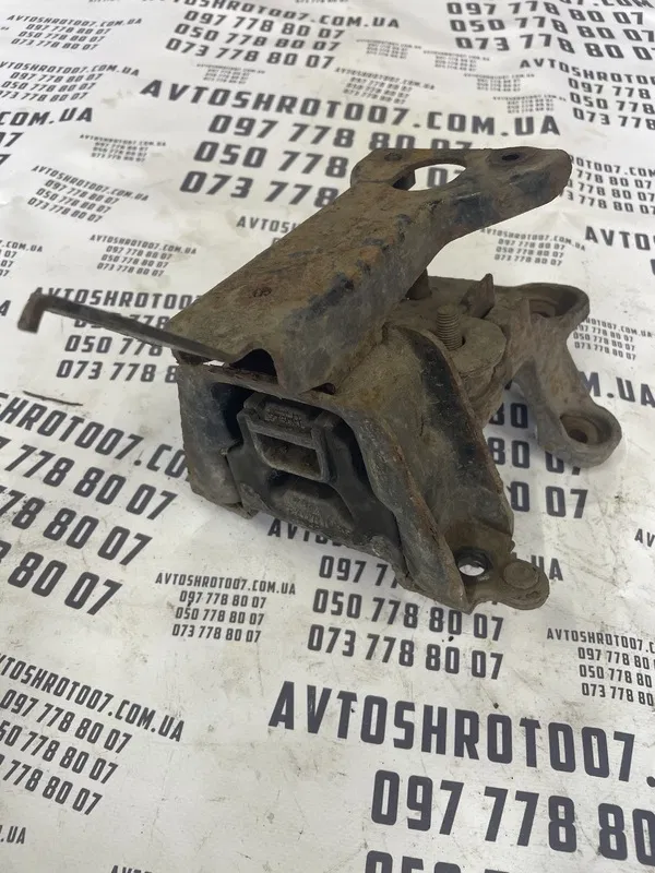 Кронштейн подушки Citroen C1 (05-14) 1.0 бенз лів OEM 1813K4