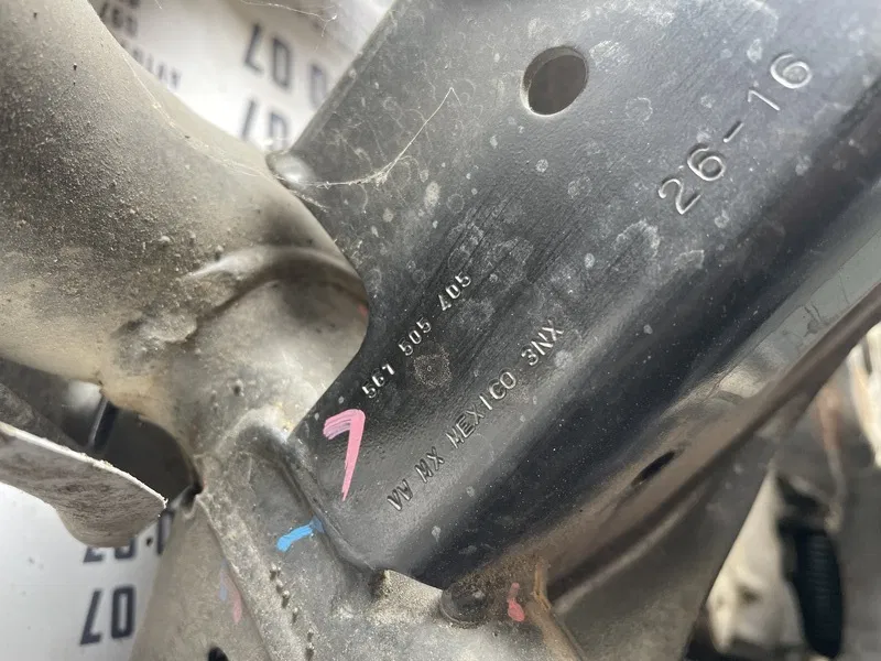 Підрамник VW Passat USA 11-19 1.8 TSI задній OEM 561505315E