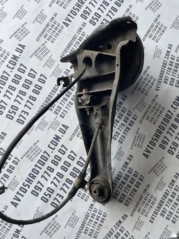 Цапфа Mitsubishi Lancer 9 03-08 1.3 задня права OEM MR519134