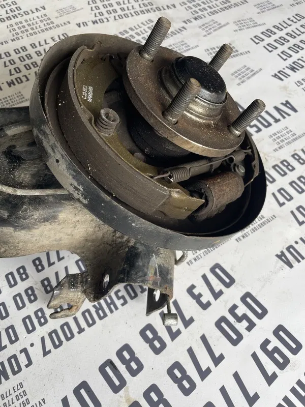 Цапфа Mitsubishi Lancer 9 03-08 1.3 задня права OEM MR519134