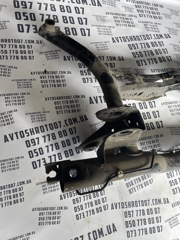 Підрамник VW Passat USA 11-19 1.8 TSI задній OEM 561505315E