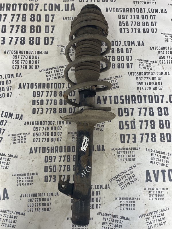 Стійка Citroen C1 (05-14) 1.0 бенз пер.ліва OEM 1610853080
