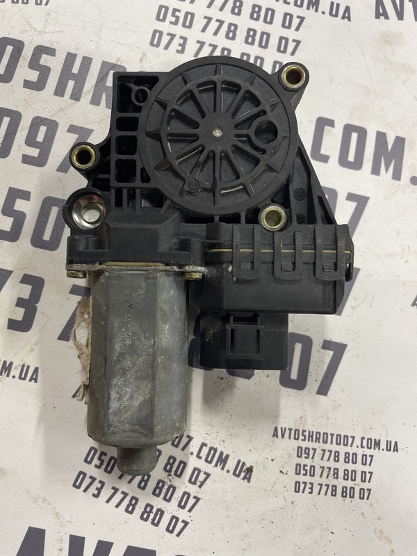 Мотор склопідіймача Audi A6 C5 97-05 2.5D ЗП OEM 130821785