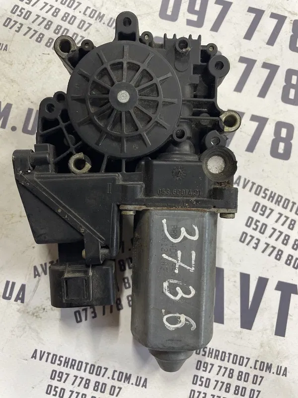 Мотор склопідіймача Audi A8 D2 (94-02) зад. правий 536001401