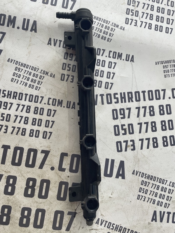 Паливна рейка Skoda Fabia 2 (07-14) 1.4 MPI OEM 36133320