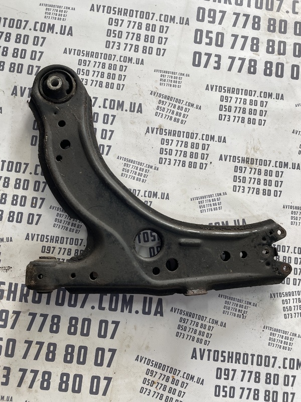 Ричаг VW Golf 4 (97-06) 1.6 передній нижній OEM 1J0407151C