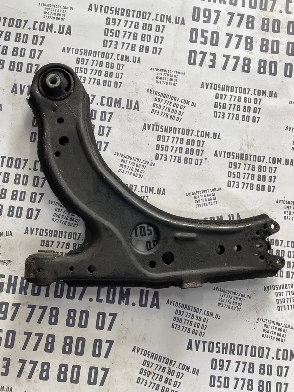 Ричаг VW Golf 4 (97-06) 1.6 передній нижній OEM 1J0407151C
