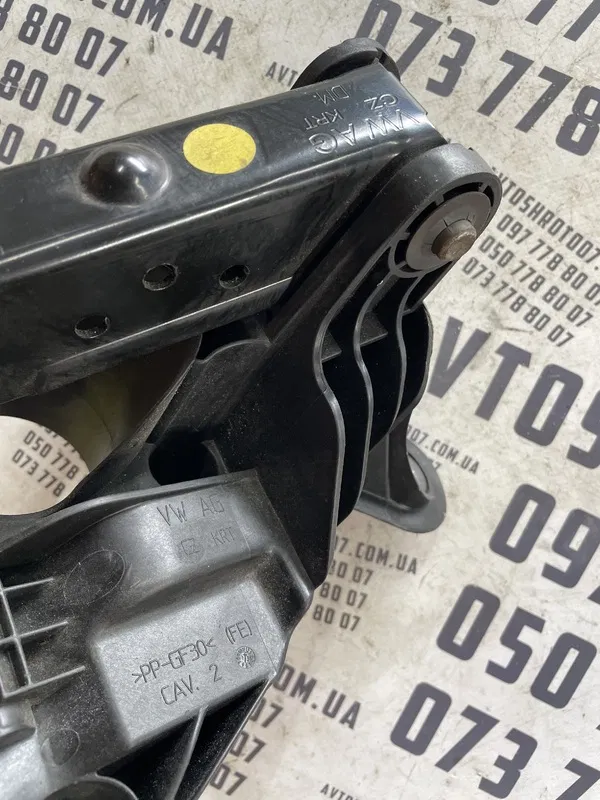 Педаль тормозу Skoda Rapid (12-19) МКПП OEM 6R1721058K