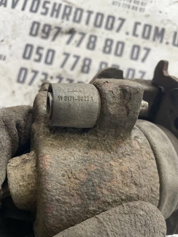 Супорт VW Golf 4 (97-06) 1.9D передня права OEM 11817100221