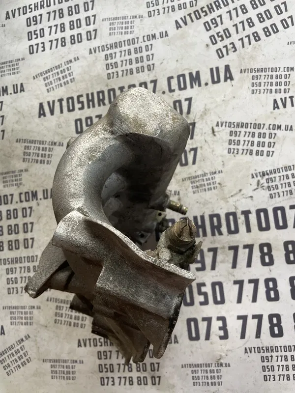 Впускний колектор Audi 80 B3 (86-91) 1.8 бензин OEM 26133223