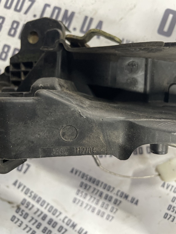 Замок дверей Mercedes W210 (95-03) пер. прав. OEM 2027202635