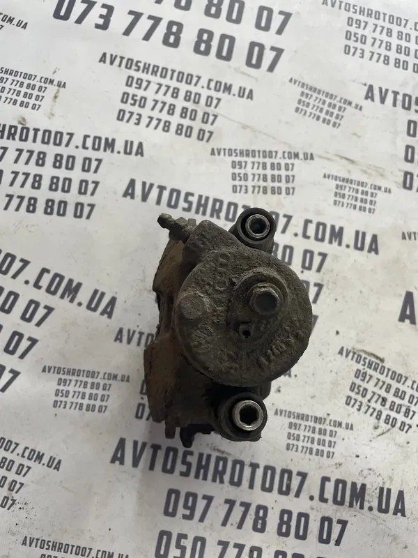 Супорт VW Golf 4 (97-06) 1.9D передня права OEM 11817100221