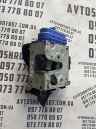 Замок дверей Audi A4 B5 (94-01) задній правий OEM 8D0839016A