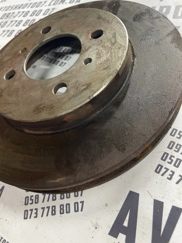 Гальмівний диск Mitsubishi Lancer 9 1.3 передній MB699285