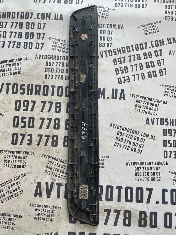 Накладка порога Kia Sorento 2 09-14 передня права 858852p100