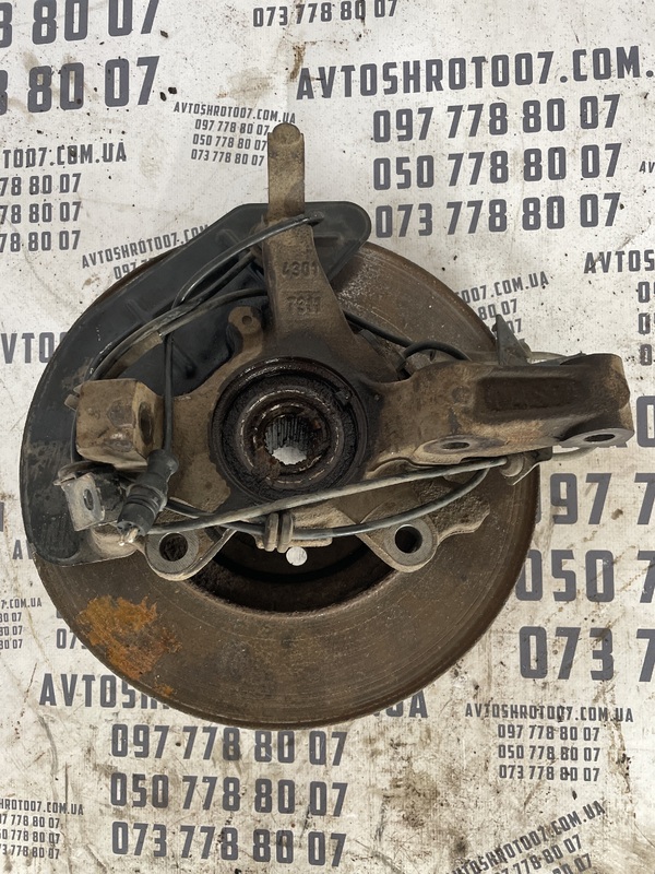 Поворотний кулак Renault Scenic 1 (96-03) 1.6 бенз перед лів