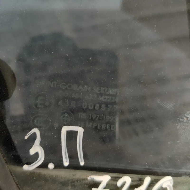 Скло дверей Mazda 3 BK (03-09) задня права OEM 43r008577