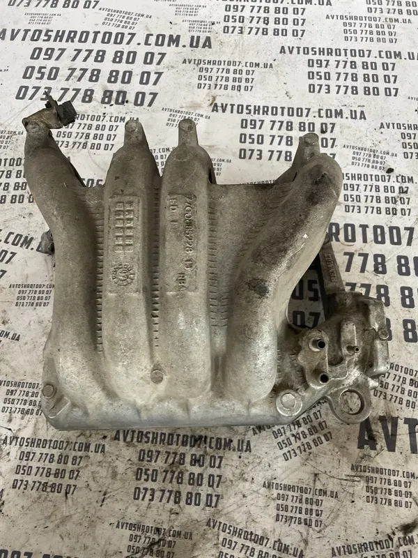 Впускний колектор Renault Scenic 1 99-03 1.6б OEM 7700885228