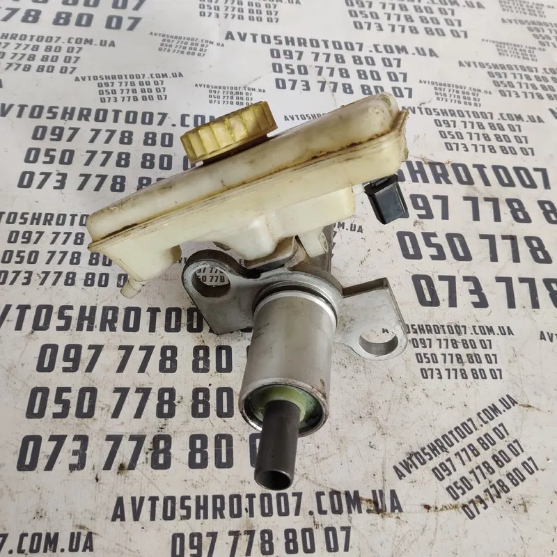Головний гальмівний циліндр Audi A6 C5 (97-05) OEM 320670094