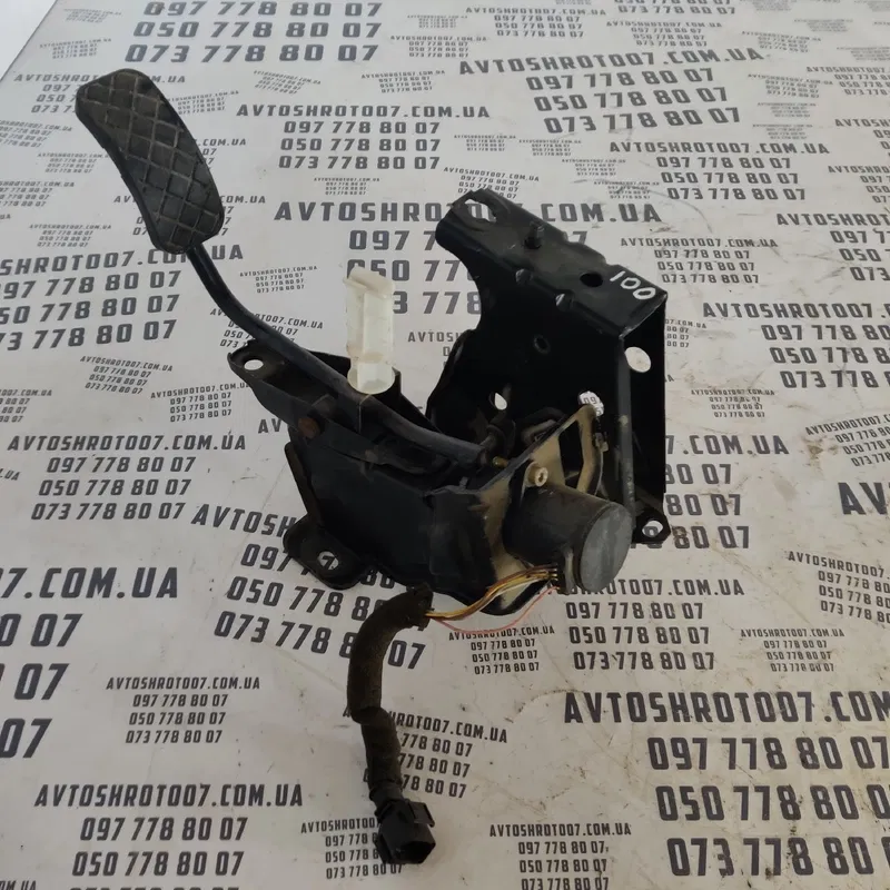 Педаль тормозу Volkswagen Golf 4 (97-06) 1j1721111c