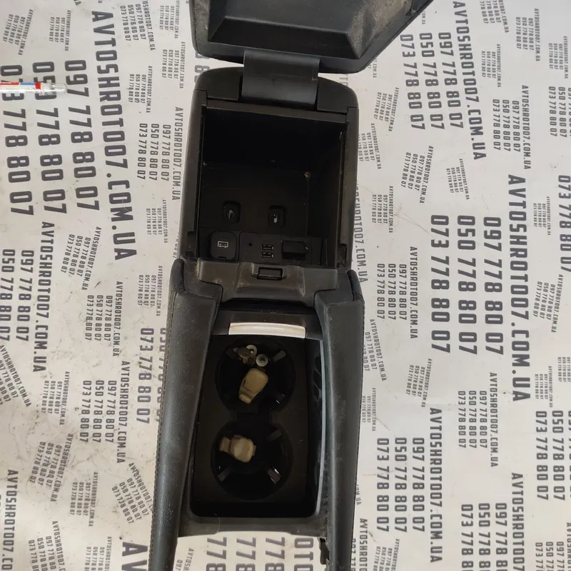 Консоль центральна Mazda 6 GJ (12-21) OEM gml864961