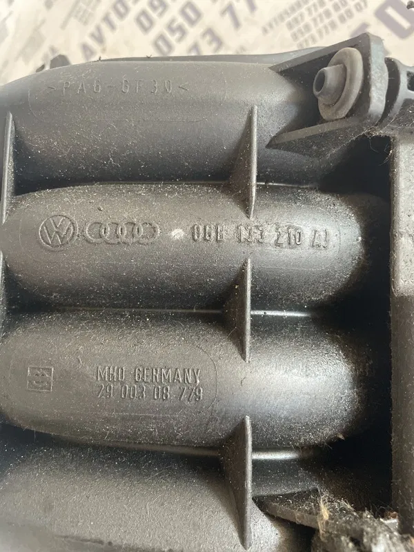 Впускний колектор Audi A4 B5 04-08 2.0 ALT OEM 06b133210aj