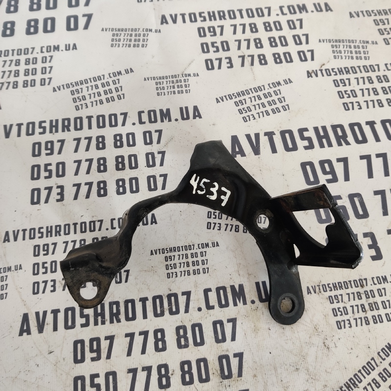 Кронштейн компресора Audi Q5 8R (08-17) OEM 0A6409905J