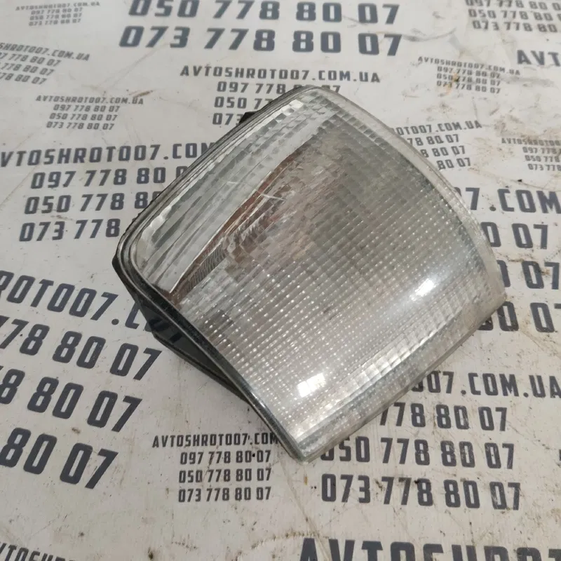 Поворотник VW Passat B3 88-93 передній лівий OEM 357953049a