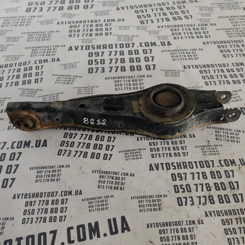 Ричаг Kia Sorento 2 (09-15) задній лівий OEM 552102p000