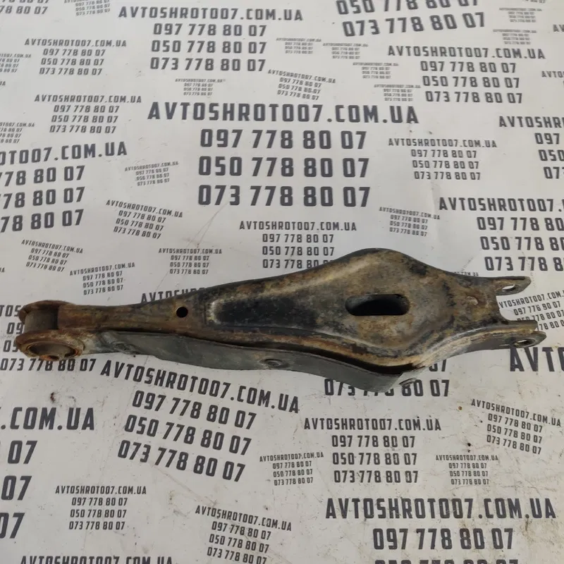 Ричаг Kia Sorento 2 (09-15) задній лівий OEM 552102p000